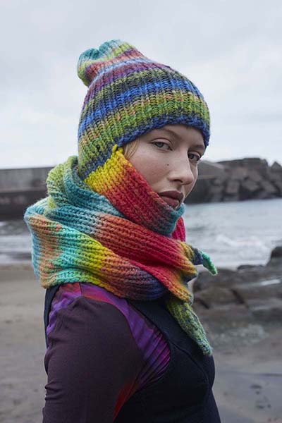 279_040_001 BE A RAINBOW | Scarf with hood