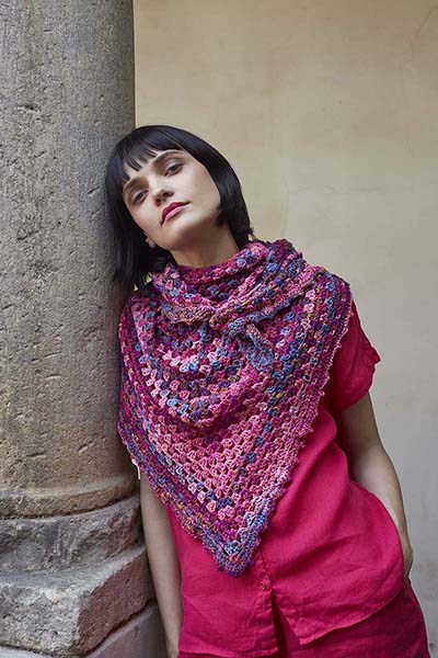 281_024_001 FIND YOUR RAINBOW | Crocheted triangular shawl