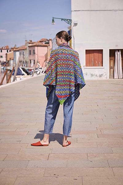 Crochet triangular shawl