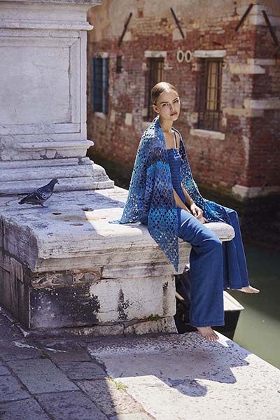 Crochet triangular shawl